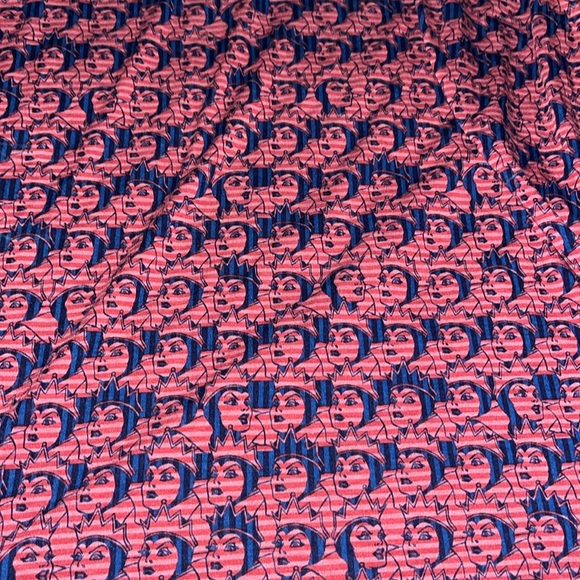 LulaRoe Patrick Tee Disney Villian never worn Large - Picture 2 of 2